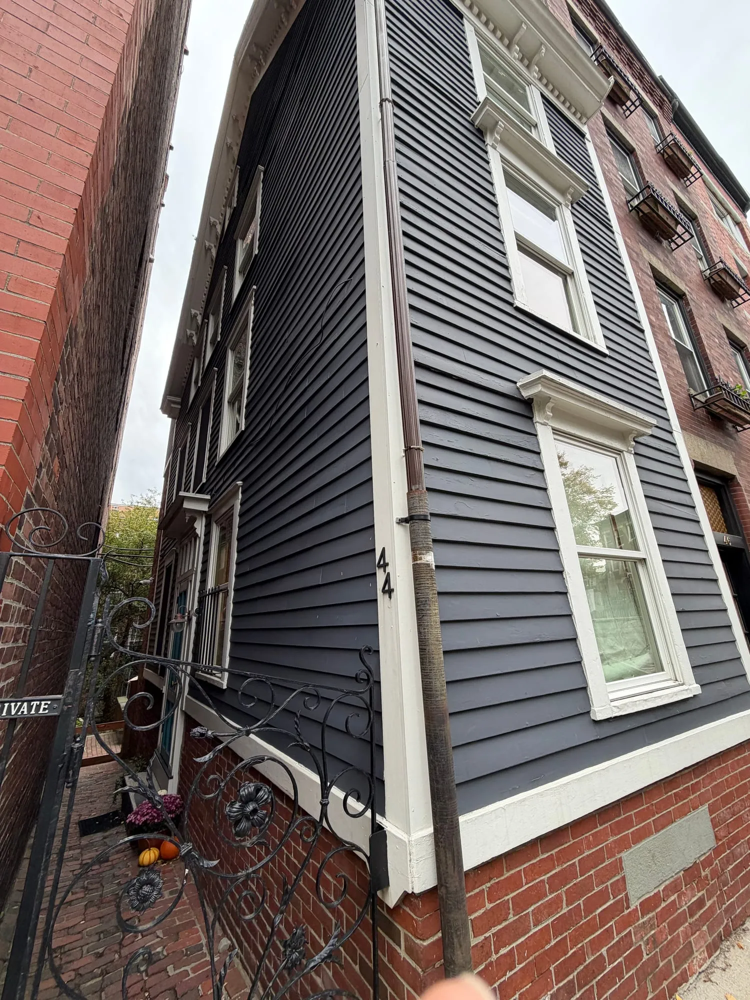 The Skinny House, a narrow four-story house squeezed between brick buildings